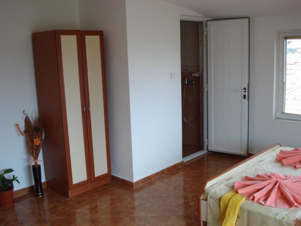Hotel Moni 85 Family House Sosopol Zimmer foto